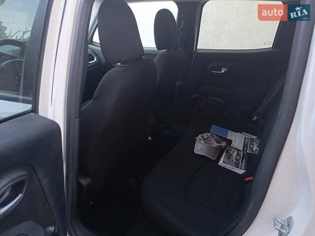 Белый Джип Ренегат, объемом двигателя 2.4 л и пробегом 40 тыс. км за 14299 $, фото 21 на Automoto.ua