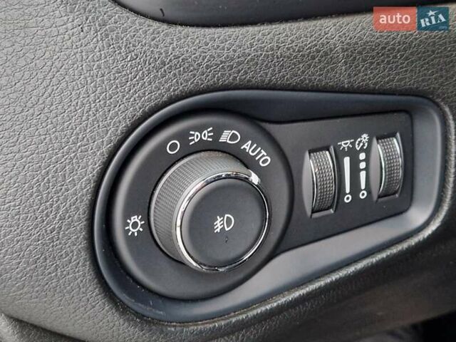 Джип Ренегат 2020 в Сумах на Automoto.ua Белый Джип Ренегат, объемом двигателя 1.33 л и пробегом 138 тыс. км за 16500 $, фото 17 на Automoto.ua