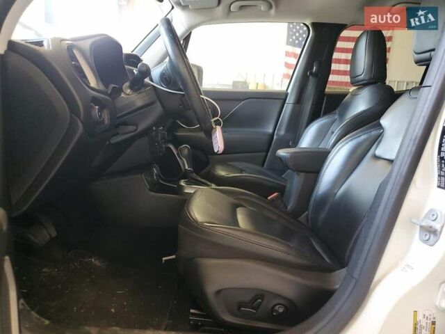 Білий Джип Ренегат, об'ємом двигуна 1.33 л та пробігом 113 тис. км за 2100 $, фото 6 на Automoto.ua