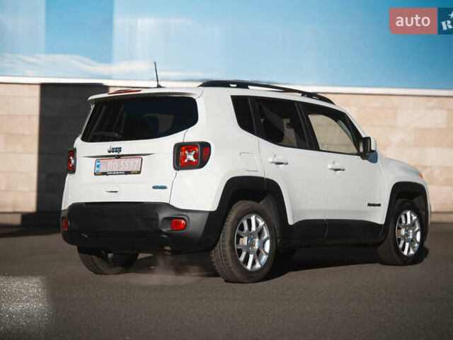 Белый Джип Ренегат, объемом двигателя 0 л и пробегом 95 тыс. км за 15800 $, фото 2 на Automoto.ua