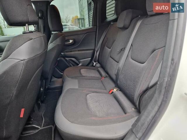 Джип Ренегат 2020 в Сумах на Automoto.ua Белый Джип Ренегат, объемом двигателя 1.33 л и пробегом 138 тыс. км за 16500 $, фото 28 на Automoto.ua