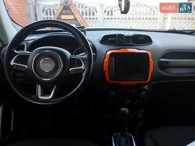 Білий Джип Ренегат, об'ємом двигуна 2.4 л та пробігом 40 тис. км за 15300 $, фото 10 на Automoto.ua