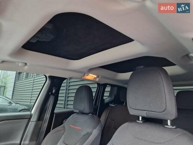 Джип Ренегат 2020 в Сумах на Automoto.ua Белый Джип Ренегат, объемом двигателя 1.33 л и пробегом 138 тыс. км за 16500 $, фото 24 на Automoto.ua