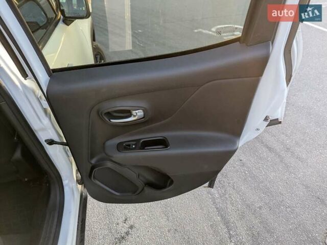 Белый Джип Ренегат, объемом двигателя 2.4 л и пробегом 48 тыс. км за 16200 $, фото 16 на Automoto.ua