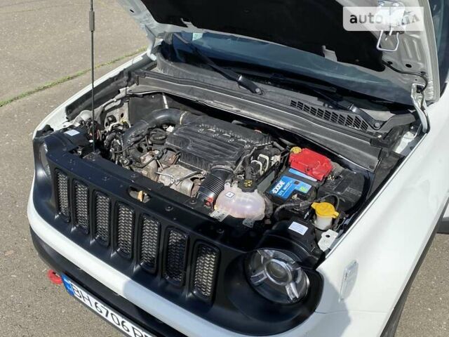 Білий Джип Ренегат, об'ємом двигуна 1.33 л та пробігом 53 тис. км за 17500 $, фото 25 на Automoto.ua