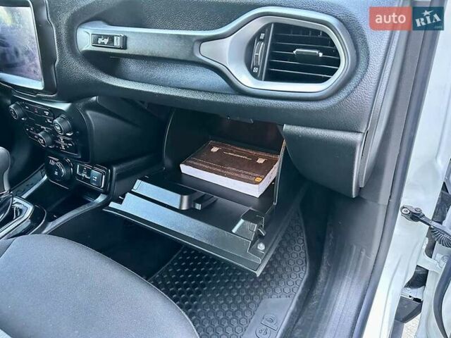Белый Джип Ренегат, объемом двигателя 2.4 л и пробегом 92 тыс. км за 13999 $, фото 128 на Automoto.ua