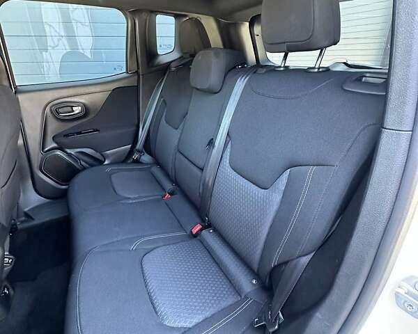 Белый Джип Ренегат, объемом двигателя 2.4 л и пробегом 92 тыс. км за 13999 $, фото 108 на Automoto.ua