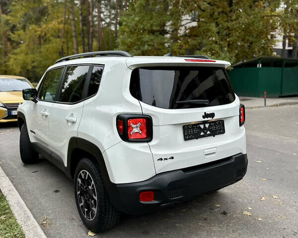 Джип Ренегат 2023 в Броварах на Automoto.ua Белый Джип Ренегат, объемом двигателя 0 л и пробегом 27 тыс. км за 18500 $, фото 5 на Automoto.ua