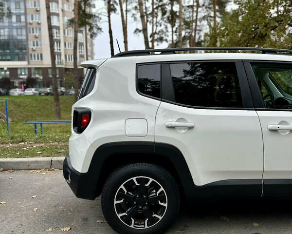 Джип Ренегат 2023 в Броварах на Automoto.ua Белый Джип Ренегат, объемом двигателя 0 л и пробегом 27 тыс. км за 18500 $, фото 9 на Automoto.ua