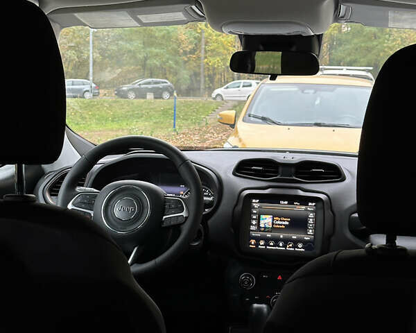 Джип Ренегат 2023 в Броварах на Automoto.ua Белый Джип Ренегат, объемом двигателя 0 л и пробегом 27 тыс. км за 18500 $, фото 23 на Automoto.ua