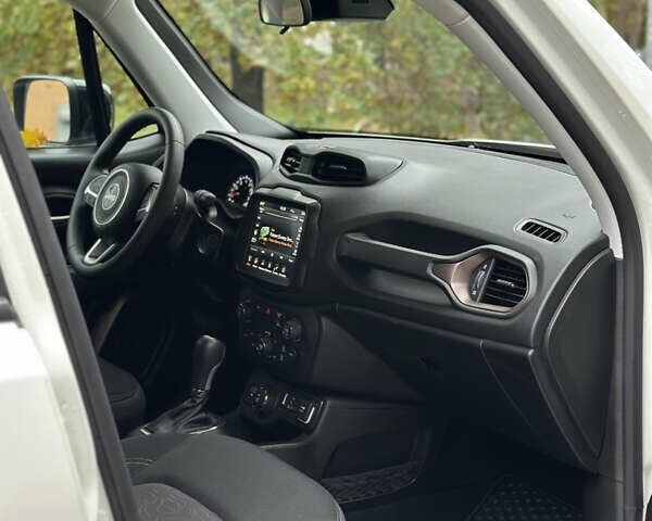 Джип Ренегат 2023 в Броварах на Automoto.ua Белый Джип Ренегат, объемом двигателя 0 л и пробегом 27 тыс. км за 18500 $, фото 24 на Automoto.ua