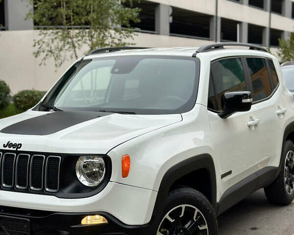Джип Ренегат 2023 в Броварах на Automoto.ua Белый Джип Ренегат, объемом двигателя 0 л и пробегом 27 тыс. км за 18500 $, фото 2 на Automoto.ua