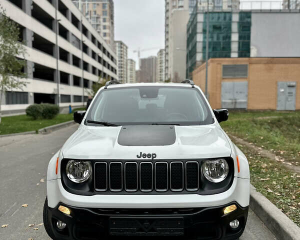 Джип Ренегат 2023 в Броварах на Automoto.ua Белый Джип Ренегат, объемом двигателя 0 л и пробегом 27 тыс. км за 18500 $, фото 1 на Automoto.ua