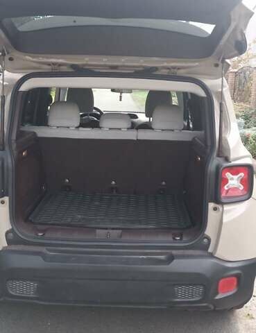 Джип Ренегат 2015 в Одессе на Automoto.ua Бежевый Джип Ренегат, объемом двигателя 2.36 л и пробегом 83 тыс. км за 11799 $, фото 10 на Automoto.ua