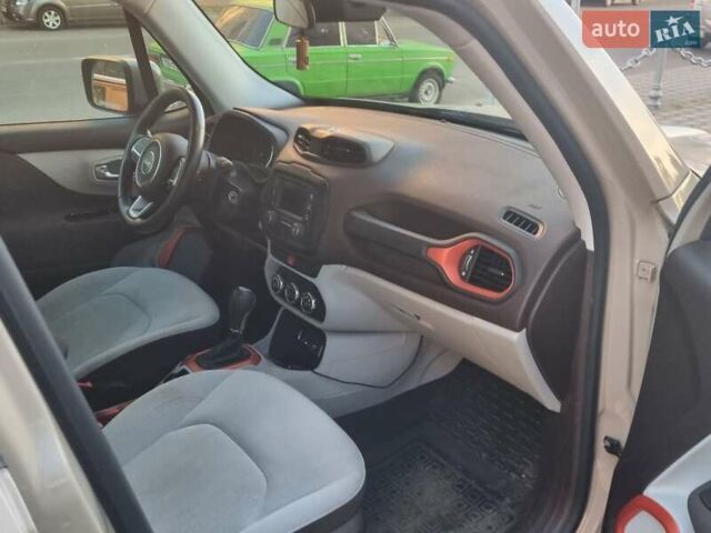 Джип Ренегат 2015 в Одессе на Automoto.ua Бежевый Джип Ренегат, объемом двигателя 2.36 л и пробегом 83 тыс. км за 11799 $, фото 2 на Automoto.ua