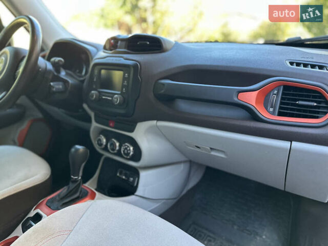 Бежевий Джип Ренегат, об'ємом двигуна 2.4 л та пробігом 83 тис. км за 12450 $, фото 15 на Automoto.ua