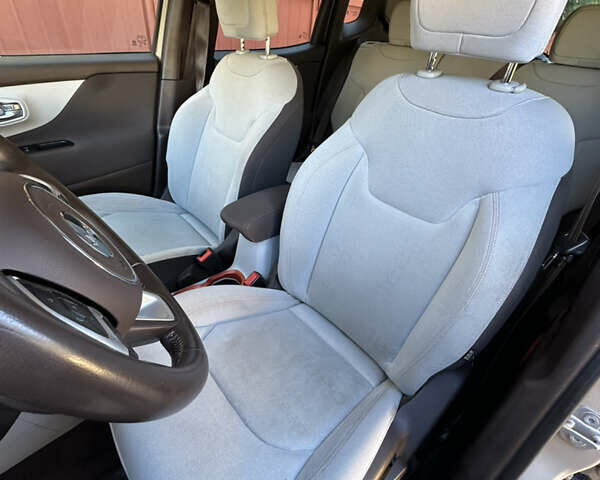 Бежевий Джип Ренегат, об'ємом двигуна 2.4 л та пробігом 83 тис. км за 12450 $, фото 11 на Automoto.ua