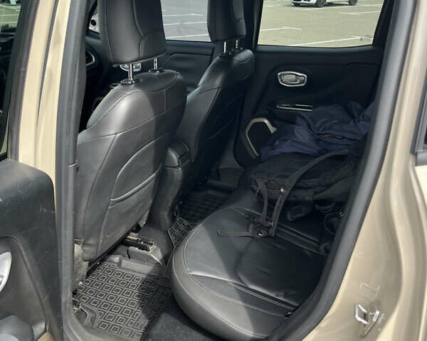 Бежевый Джип Ренегат, объемом двигателя 2.36 л и пробегом 181 тыс. км за 10999 $, фото 8 на Automoto.ua