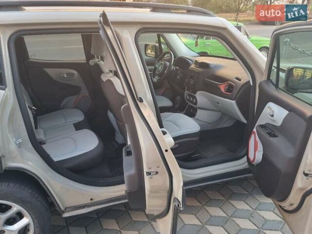 Джип Ренегат 2015 в Одессе на Automoto.ua Бежевый Джип Ренегат, объемом двигателя 2.36 л и пробегом 83 тыс. км за 11799 $, фото 3 на Automoto.ua