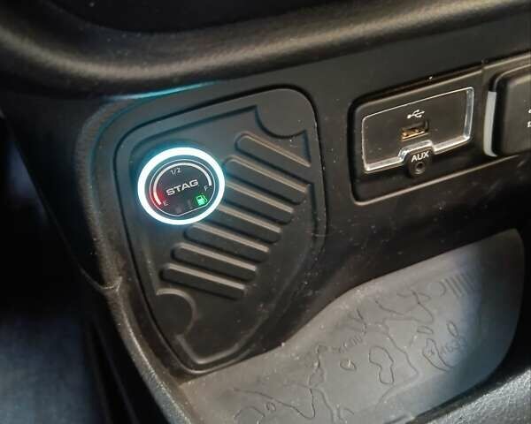 Черный Джип Ренегат, объемом двигателя 1.37 л и пробегом 160 тыс. км за 11200 $, фото 2 на Automoto.ua