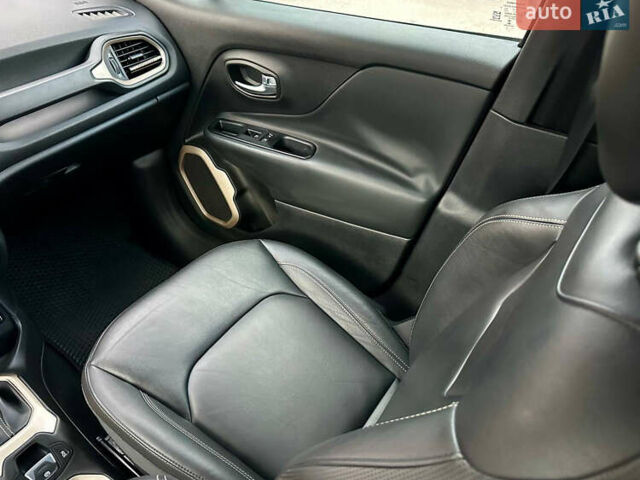 Джип Ренегат 2015 у Києві на Automoto.ua Чорний Джип Ренегат, об'ємом двигуна 2.4 л та пробігом 96 тис. км за 12600 $, фото 27 на Automoto.ua