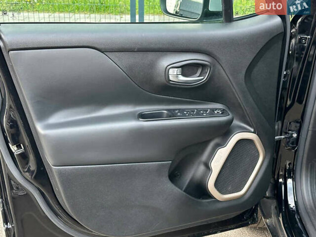 Джип Ренегат 2015 у Києві на Automoto.ua Чорний Джип Ренегат, об'ємом двигуна 2.4 л та пробігом 96 тис. км за 12600 $, фото 32 на Automoto.ua