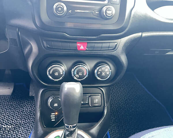 Чорний Джип Ренегат, об'ємом двигуна 2.36 л та пробігом 137 тис. км за 11000 $, фото 10 на Automoto.ua