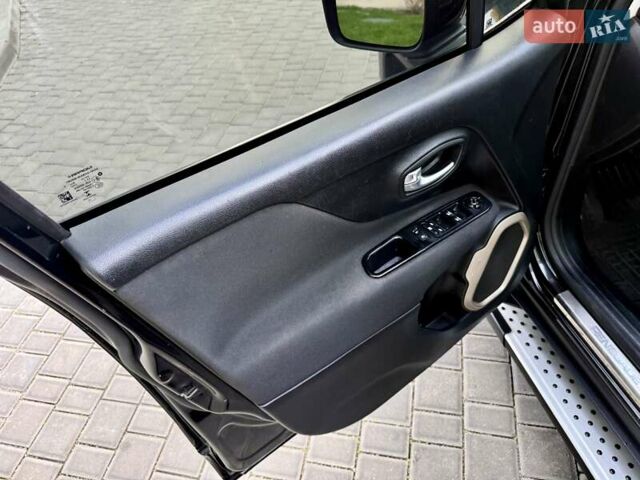 Джип Ренегат 2015 в Одессе на Automoto.ua Черный Джип Ренегат, объемом двигателя 2.36 л и пробегом 160 тыс. км за 11800 $, фото 30 на Automoto.ua