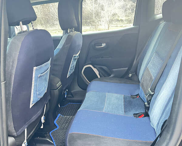 Чорний Джип Ренегат, об'ємом двигуна 2.36 л та пробігом 137 тис. км за 11000 $, фото 7 на Automoto.ua