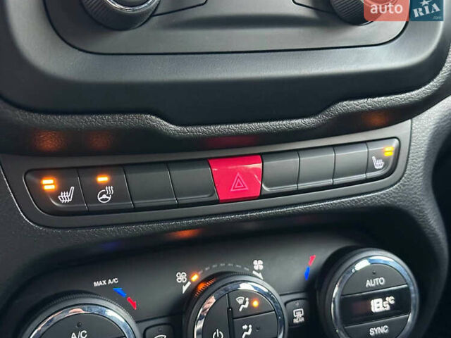 Джип Ренегат 2015 у Києві на Automoto.ua Чорний Джип Ренегат, об'ємом двигуна 2.4 л та пробігом 96 тис. км за 12600 $, фото 25 на Automoto.ua