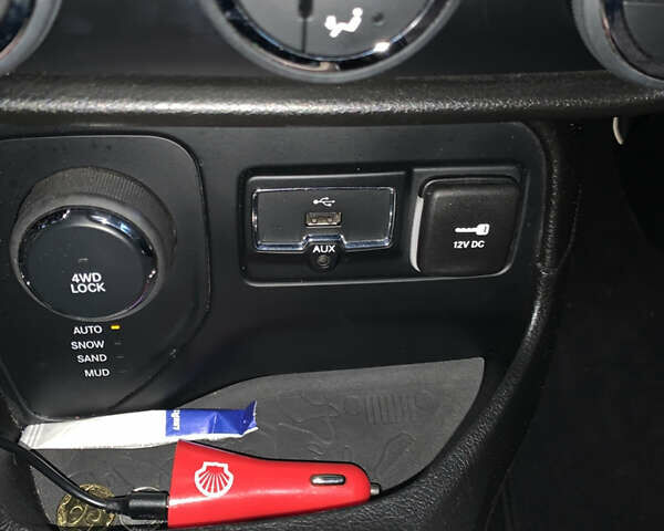 Черный Джип Ренегат, объемом двигателя 2.36 л и пробегом 212 тыс. км за 12000 $, фото 21 на Automoto.ua