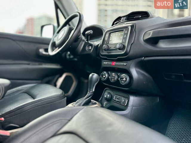 Джип Ренегат 2015 у Києві на Automoto.ua Чорний Джип Ренегат, об'ємом двигуна 2.4 л та пробігом 96 тис. км за 12600 $, фото 15 на Automoto.ua