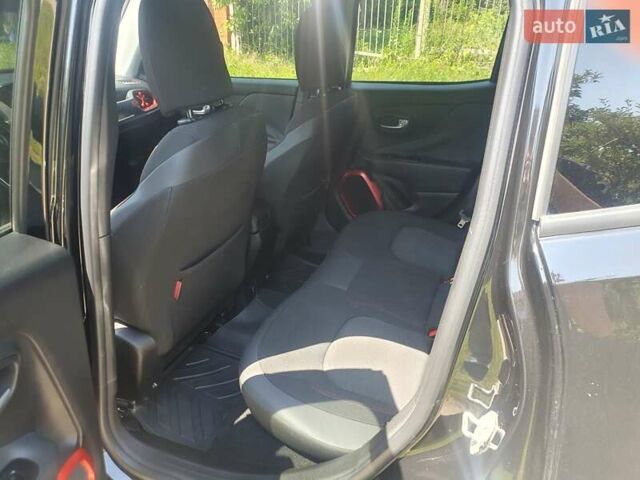 Джип Ренегат 2015 в Сумах на Automoto.ua Черный Джип Ренегат, объемом двигателя 2.36 л и пробегом 123 тыс. км за 12600 $, фото 4 на Automoto.ua