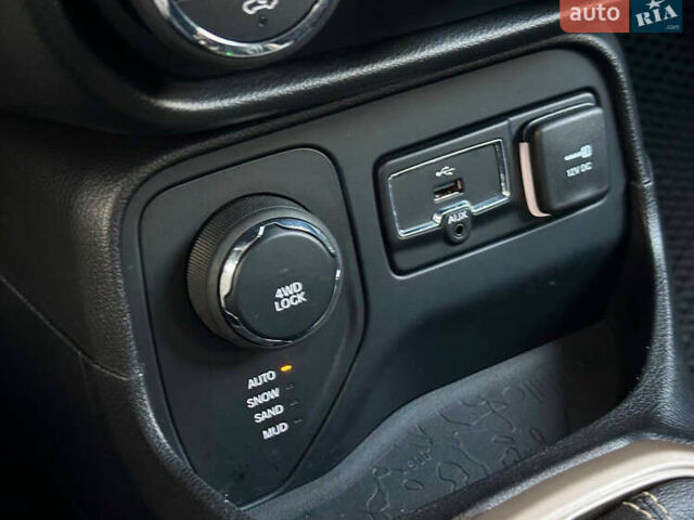 Джип Ренегат 2015 у Києві на Automoto.ua Чорний Джип Ренегат, об'ємом двигуна 2.4 л та пробігом 96 тис. км за 12600 $, фото 31 на Automoto.ua