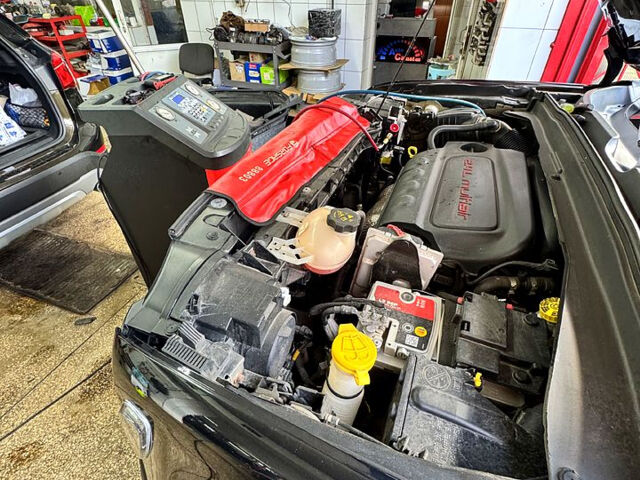 Черный Джип Ренегат, объемом двигателя 2.4 л и пробегом 120 тыс. км за 13500 $, фото 10 на Automoto.ua