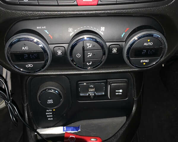 Черный Джип Ренегат, объемом двигателя 2.36 л и пробегом 212 тыс. км за 12000 $, фото 22 на Automoto.ua