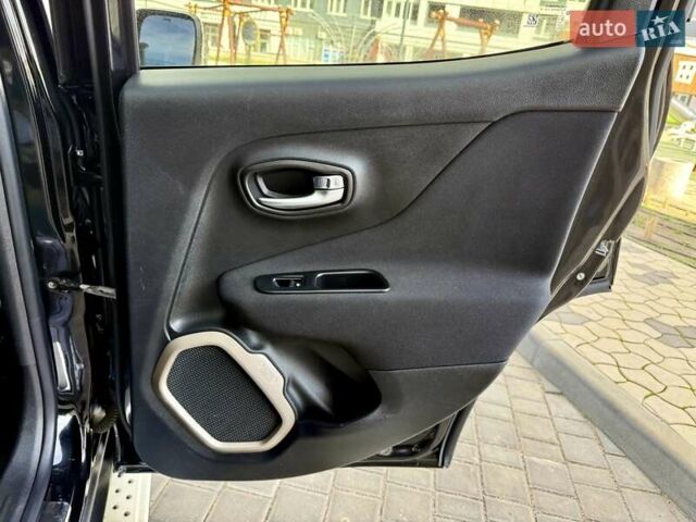 Джип Ренегат 2015 в Одессе на Automoto.ua Черный Джип Ренегат, объемом двигателя 2.36 л и пробегом 160 тыс. км за 11800 $, фото 50 на Automoto.ua