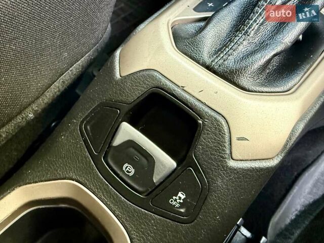 Джип Ренегат 2015 в Одессе на Automoto.ua Черный Джип Ренегат, объемом двигателя 2.36 л и пробегом 160 тыс. км за 11800 $, фото 44 на Automoto.ua