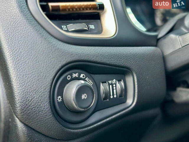 Джип Ренегат 2015 у Києві на Automoto.ua Чорний Джип Ренегат, об'ємом двигуна 2.4 л та пробігом 96 тис. км за 12600 $, фото 39 на Automoto.ua