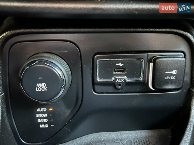 Черный Джип Ренегат, объемом двигателя 2.36 л и пробегом 147 тыс. км за 13500 $, фото 3 на Automoto.ua