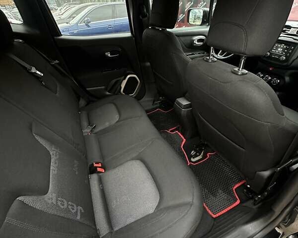 Чорний Джип Ренегат, об'ємом двигуна 2.36 л та пробігом 168 тис. км за 12300 $, фото 23 на Automoto.ua