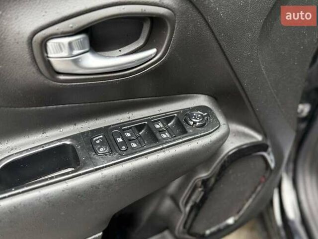 Черный Джип Ренегат, объемом двигателя 2.36 л и пробегом 189 тыс. км за 12500 $, фото 7 на Automoto.ua