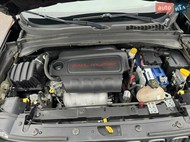 Чорний Джип Ренегат, об'ємом двигуна 2.4 л та пробігом 155 тис. км за 12800 $, фото 49 на Automoto.ua