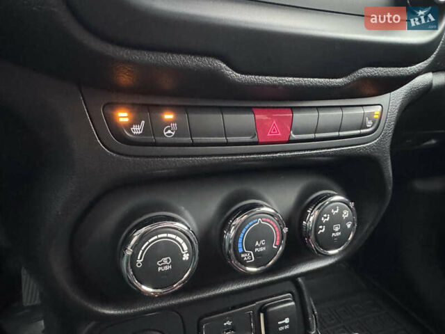 Чорний Джип Ренегат, об'ємом двигуна 2.4 л та пробігом 155 тис. км за 12800 $, фото 44 на Automoto.ua