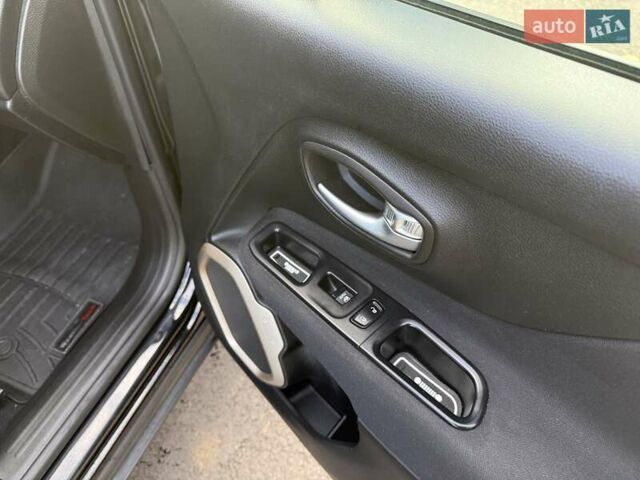 Черный Джип Ренегат, объемом двигателя 2.36 л и пробегом 190 тыс. км за 11800 $, фото 39 на Automoto.ua