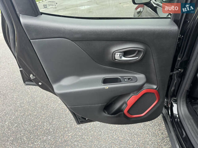 Чорний Джип Ренегат, об'ємом двигуна 2.4 л та пробігом 155 тис. км за 12800 $, фото 28 на Automoto.ua