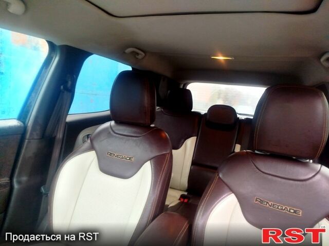 Черный Джип Ренегат, объемом двигателя 2.4 л и пробегом 106 тыс. км за 11999 $, фото 7 на Automoto.ua