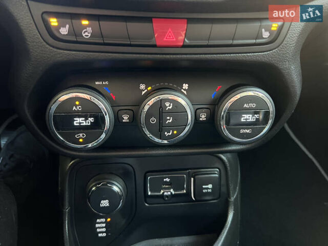 Черный Джип Ренегат, объемом двигателя 2.36 л и пробегом 147 тыс. км за 13500 $, фото 19 на Automoto.ua