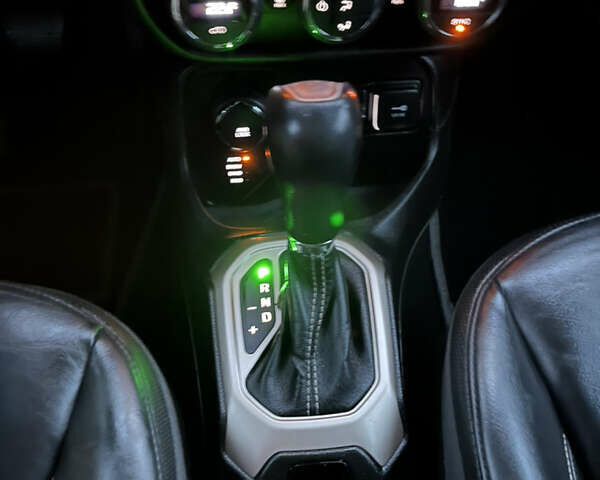 Джип Ренегат 2016 в Броварах на Automoto.ua Черный Джип Ренегат, объемом двигателя 2.36 л и пробегом 148 тыс. км за 11500 $, фото 14 на Automoto.ua