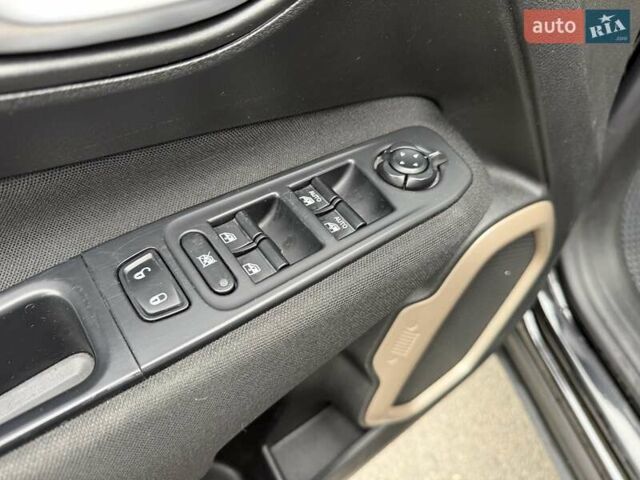 Чорний Джип Ренегат, об'ємом двигуна 2.36 л та пробігом 120 тис. км за 13500 $, фото 22 на Automoto.ua